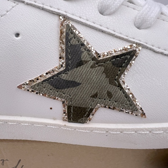 VINTAGE HAVANA, TENNIS SHOES, “WHITE” WITH CAMOUFLAGE & GLITTERING DESIGN, 11.5 - Picture 11 of 16